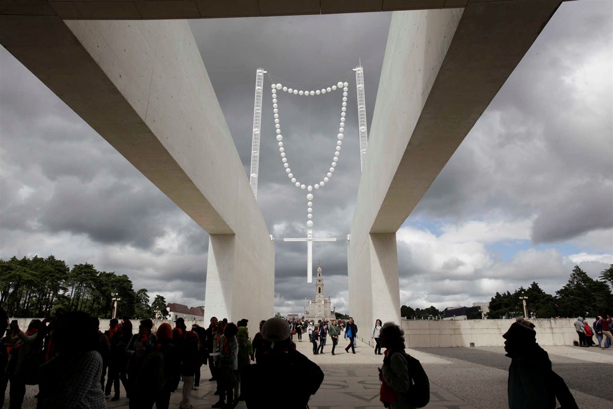Resultado de imagem para rosario gigantede joana vasconcelos