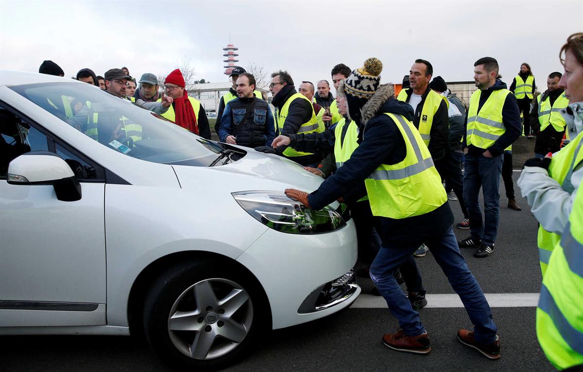 Resultado de imagem para Camionistas portugueses admitem replicar protesto francÃªs em Portugal